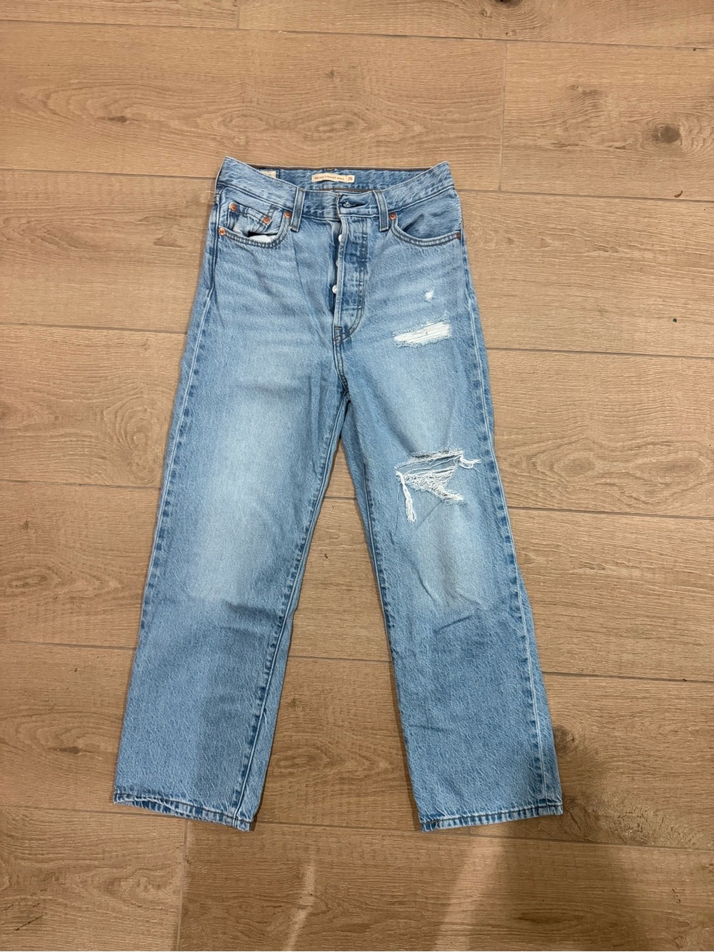 Levi’s Light Blue Ribcage Straight-Leg Ankle Distressed Jeans
